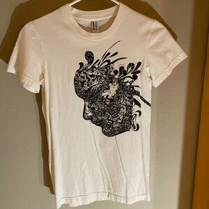 Vintage Retro White Graphic Tee with Intricate Black Face Design Size Medium